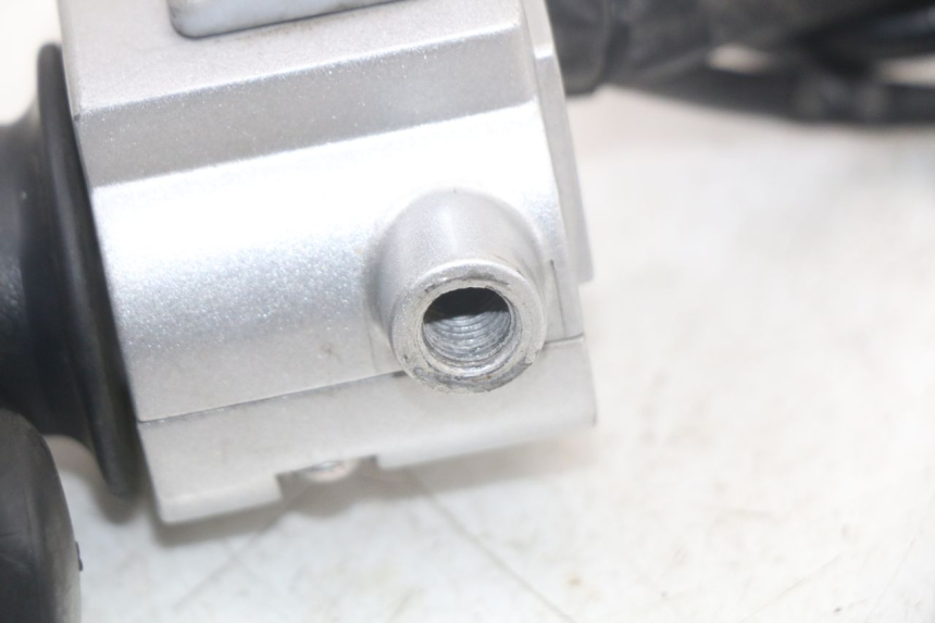 photo de MANUBRIO DESTRO SYM MIO 50 (2011 - 2017) - Primo piano tecnico