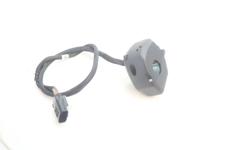 photo de COMMUTATORE DESTRO PIAGGIO MP3 HPE 530 (2022 - 2026) - Altra angolazione