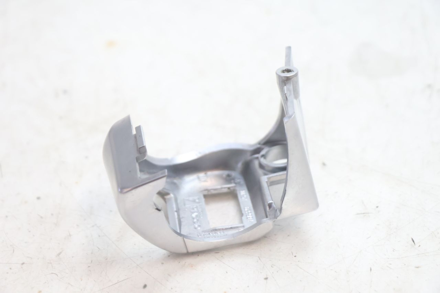 photo de COMMUTATORE DESTRO PIAGGIO MP3 125 (2006 - 2014) - Dettagli dei punti di fissaggio