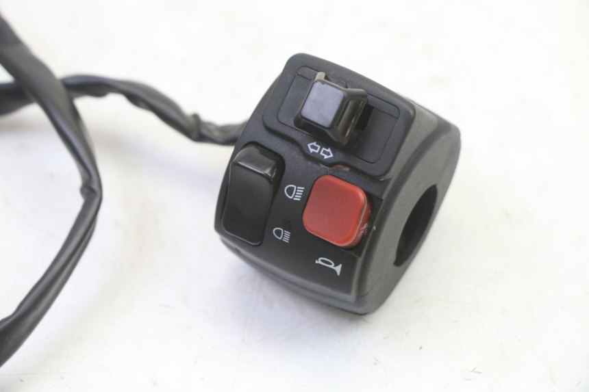 photo de COMMUTATORE DESTRO RIEJU MRT 50 (2018 - 2021) - Primo piano tecnico