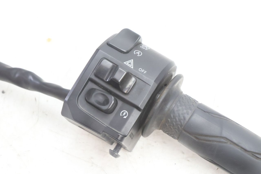 photo de COMMUTATORE DESTRO YAMAHA N-MAX NMAX 125 (2021 - 2024) - Dettaglio del componente