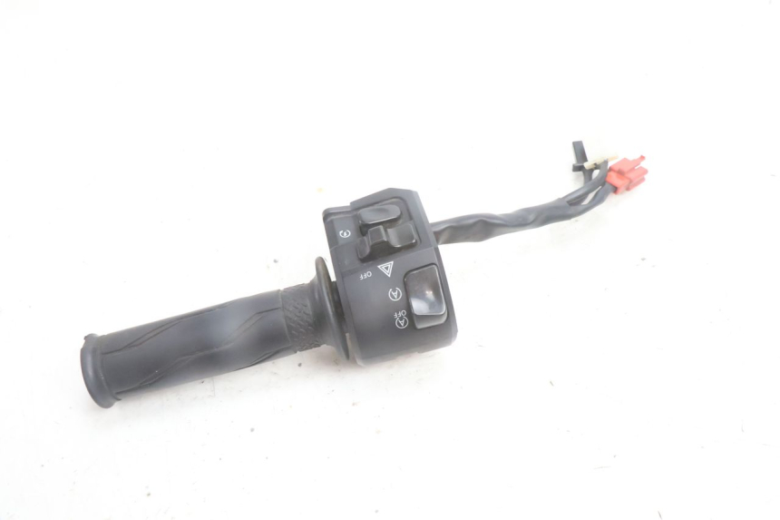 photo de COMMUTATORE DESTRO YAMAHA N-MAX NMAX 125 (2021 - 2024) - Altra angolazione