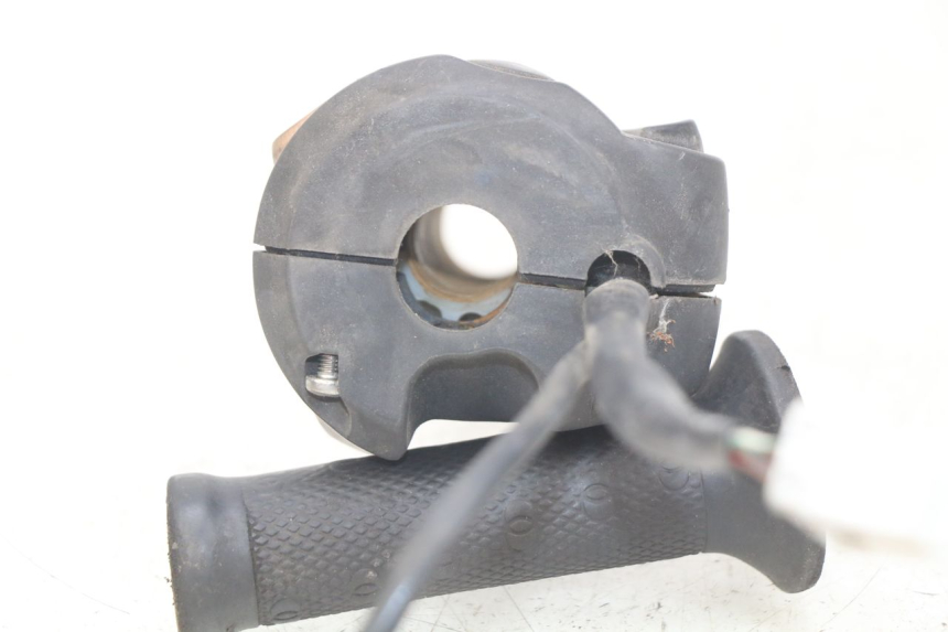 photo de MANUBRIO DESTRO GILERA NEXUS 125 (2007 - 2009) - Dettaglio del componente