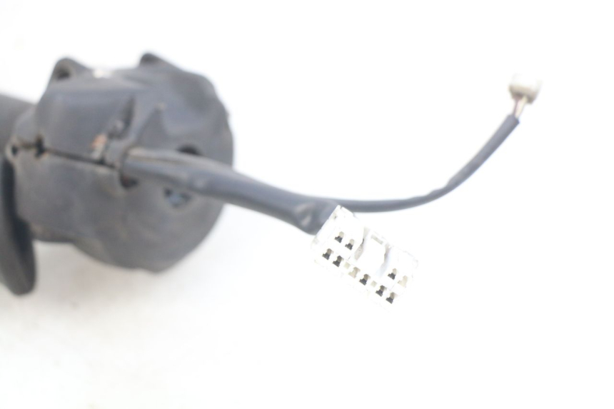 photo de MANUBRIO DESTRO GILERA NEXUS 125 (2007 - 2009) - Zoom sullo stato d'uso