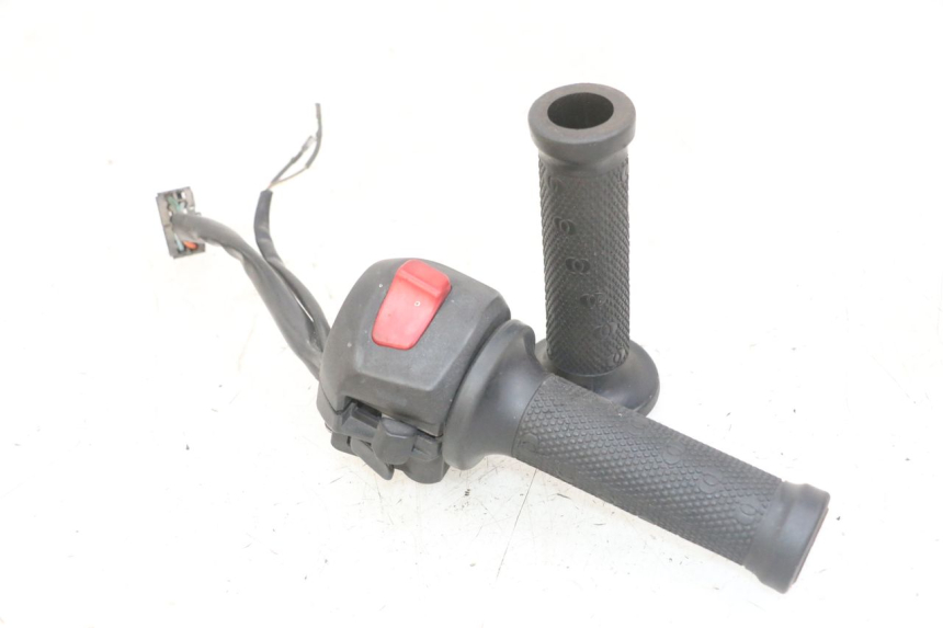 photo de MANUBRIO DESTRO GILERA NEXUS 125 (2009 - 2013) - Vista principale