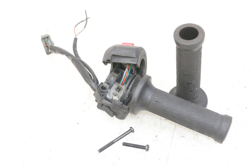 photo de MANUBRIO DESTRO GILERA NEXUS 125 (2009 - 2013) - Caratteristiche distintive