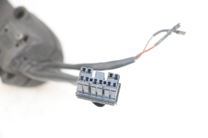 photo de MANUBRIO DESTRO GILERA NEXUS 125 (2009 - 2013) - Zoom sullo stato d'uso