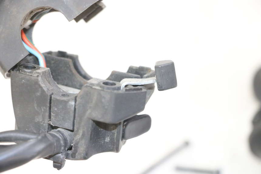 photo de MANUBRIO DESTRO GILERA NEXUS 125 (2009 - 2013) - Stato della superficie e materiale