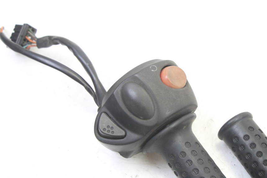 photo de MANUBRIO DESTRO GILERA NEXUS 125 (2009 - 2013) - Dettaglio del componente