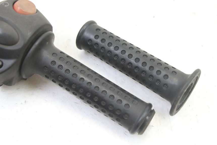 photo de MANUBRIO DESTRO GILERA NEXUS 125 (2009 - 2013) - Zoom sullo stato d'uso