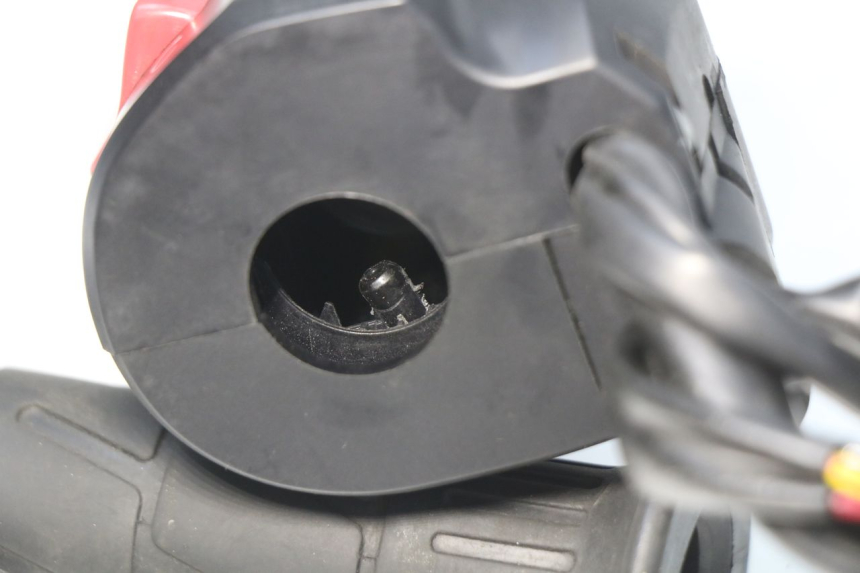 photo de COMMUTATORE DESTRO KAWASAKI NINJA 400 (2018 - 2023) - Stato della superficie e materiale