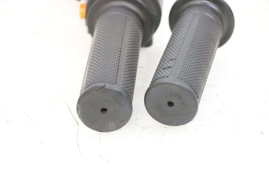 photo de COMMUTATORE DESTRO JM MOTORS OLDIES 4T 50 (2010 - 2020) - Stato della superficie e materiale