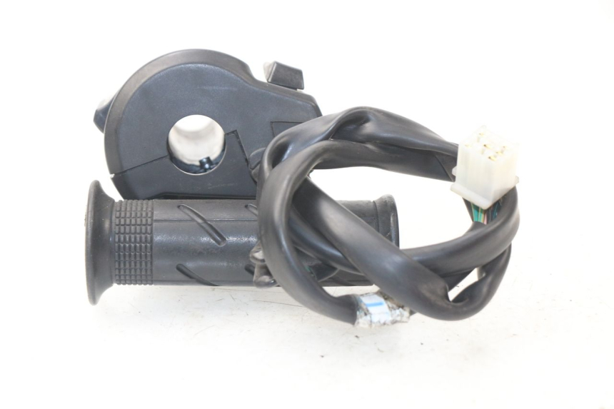 photo de MANUBRIO DESTRO HONDA PCX (JF47) 125 (2012 - 2013) - Zoom sullo stato d'uso