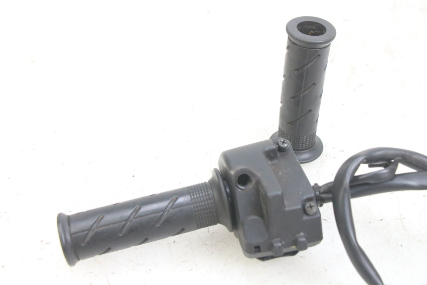 photo de MANUBRIO DESTRO HONDA PCX (JF47) 125 (2012 - 2013) - Zoom sullo stato d'uso