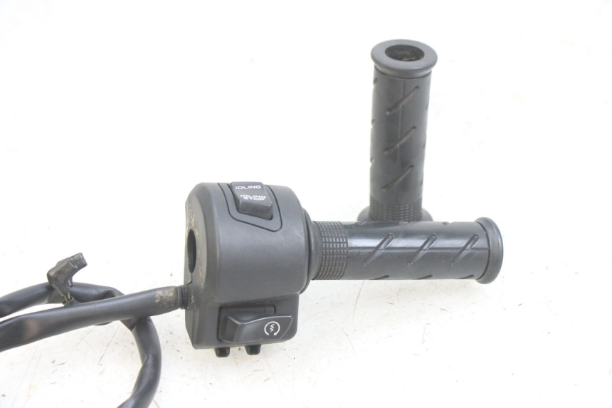 photo de MANUBRIO DESTRO HONDA PCX (JF47) 125 (2012 - 2013) - Primo piano tecnico