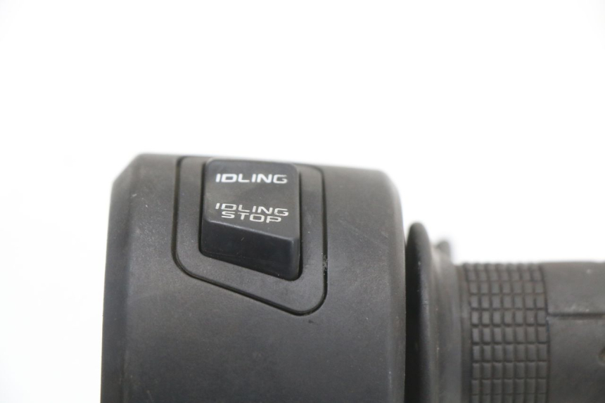 photo de MANUBRIO DESTRO HONDA PCX (JF47) 125 (2012 - 2013) - Primo piano tecnico