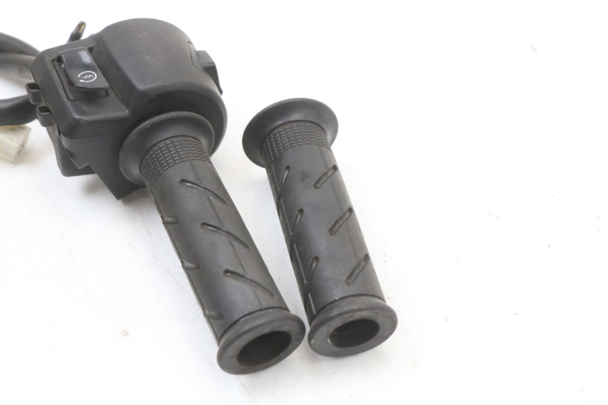 photo de MANUBRIO DESTRO HONDA PCX (JF47) 125 (2012 - 2013) - Stato della superficie e materiale