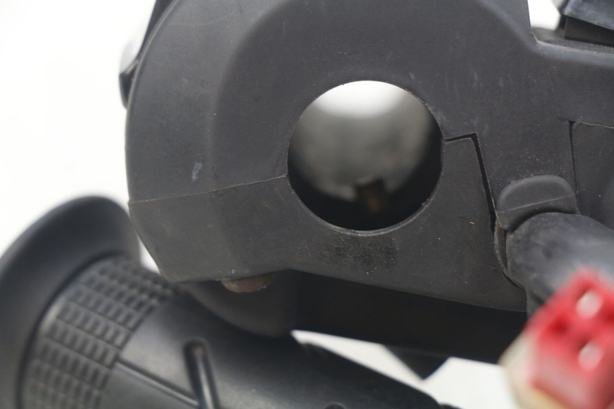 photo de Comando destro HONDA PCX (JF57/JF64) 125 (2014 - 2018) - Zoom sullo stato d'uso