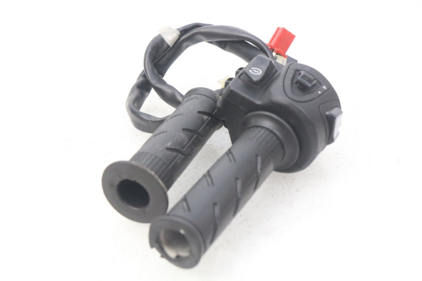 photo de Comando destro HONDA PCX (JF57/JF64) 125 (2014 - 2018) - Primo piano tecnico