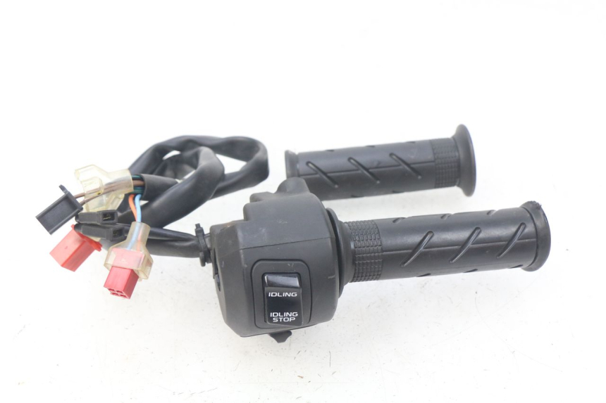 photo de Comando destro HONDA PCX (JF57/JF64) 125 (2014 - 2018) - Dettagli dei punti di fissaggio