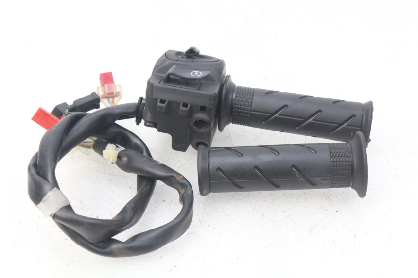 photo de Comando destro HONDA PCX (JF57/JF64) 125 (2014 - 2018) - Stato della superficie e materiale