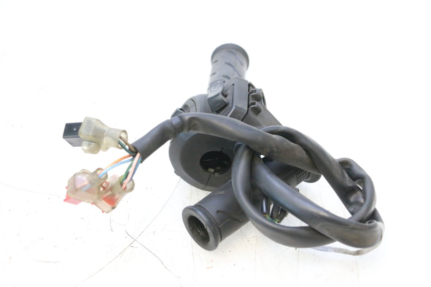 photo de Comando destro HONDA PCX (JF57/JF64) 125 (2014 - 2018) - Primo piano tecnico