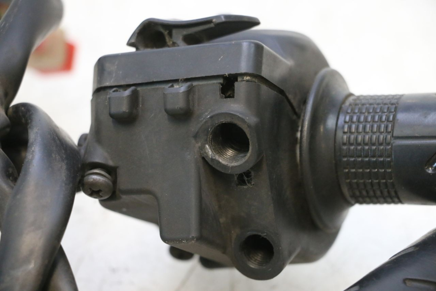 photo de Comando destro HONDA PCX (JF57/JF64) 125 (2014 - 2018) - Stato della superficie e materiale