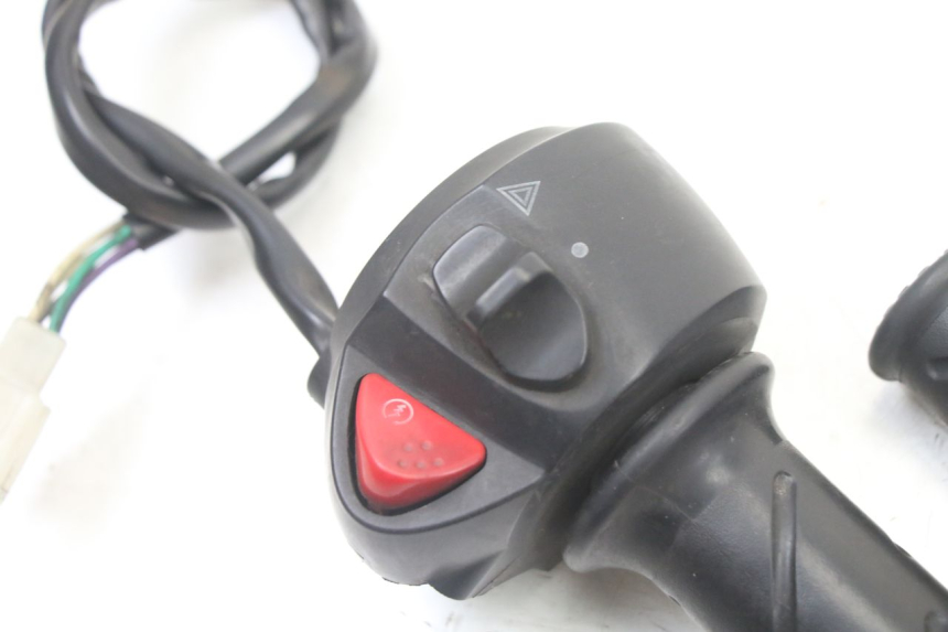 photo de MANUBRIO DESTRO PEUGEOT CITYSTAR 125 (2011 - 2017) - Dettaglio del componente