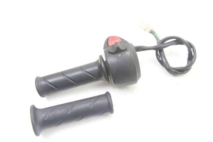 photo de MANUBRIO DESTRO PEUGEOT CITYSTAR 125 (2011 - 2017) - Zoom sullo stato d'uso