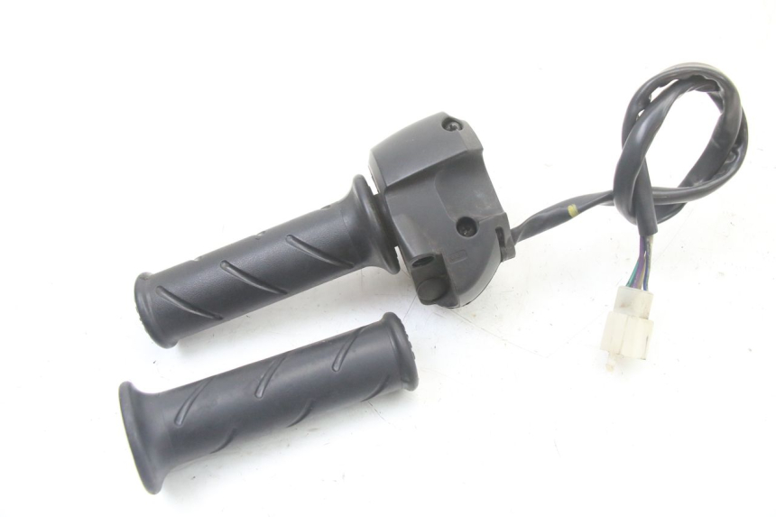 photo de MANUBRIO DESTRO PEUGEOT CITYSTAR 125 (2011 - 2017) - Altra angolazione