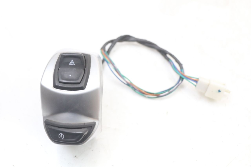 photo de COMMUTATORE DESTRO PEUGEOT DJANGO 125 (2014 - 2017) - Vista principale