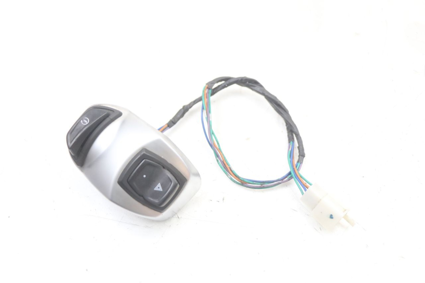 photo de COMMUTATORE DESTRO PEUGEOT DJANGO 125 (2014 - 2017) - Zoom sullo stato d'uso