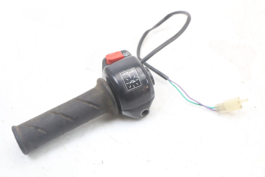 photo de MANUBRIO DESTRO PEUGEOT LUDIX 50 (2005 - 2007) - Altra angolazione