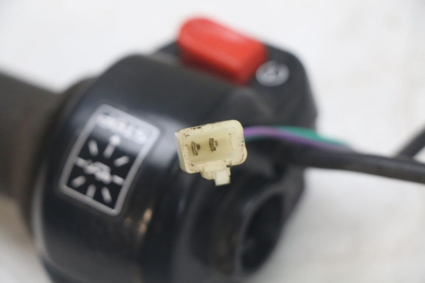 photo de MANUBRIO DESTRO PEUGEOT LUDIX 50 (2005 - 2007) - Marcature e riferimenti originali