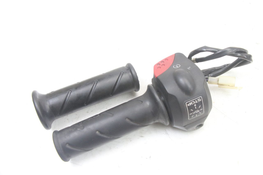 photo de COMMUTATORE DESTRO PEUGEOT TREKKER TKR 50 (2005 - 2014) - Altra angolazione