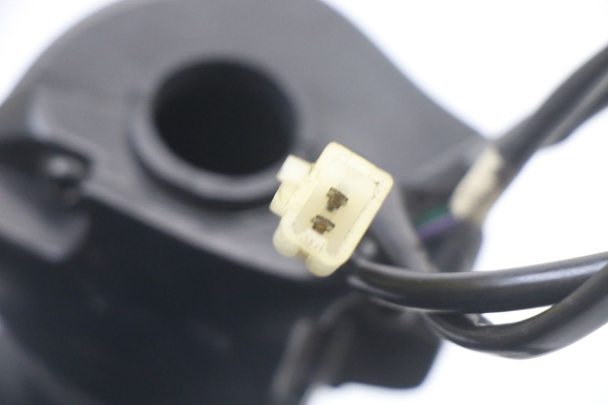 photo de COMMUTATORE DESTRO PEUGEOT TREKKER TKR 50 (2005 - 2014) - Dettagli dei punti di fissaggio