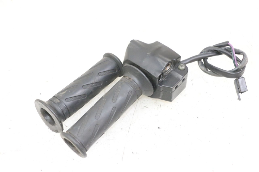 photo de COMMUTATORE DESTRO PEUGEOT VIVACITY 125 (2010 - 2017) - Dettaglio del componente