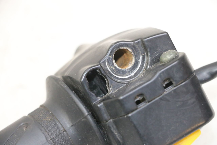 photo de COMMUTATORE DESTRO PEUGEOT VIVACITY 125 (2010 - 2017) - Zoom sullo stato d'uso