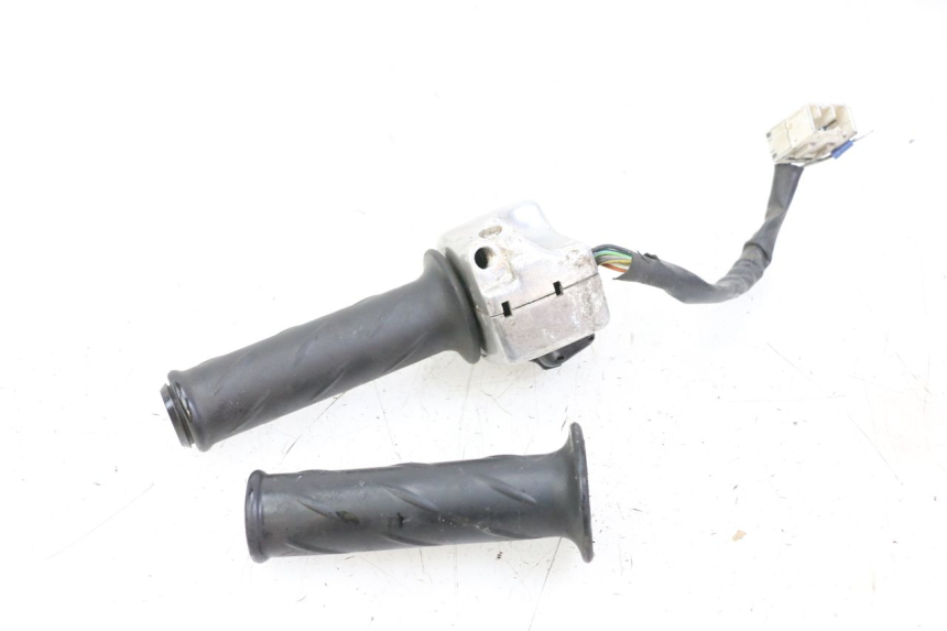 photo de COMANDO DESTRO PIAGGIO BEVERLY 125 (1998 - 2005) - Primo piano tecnico