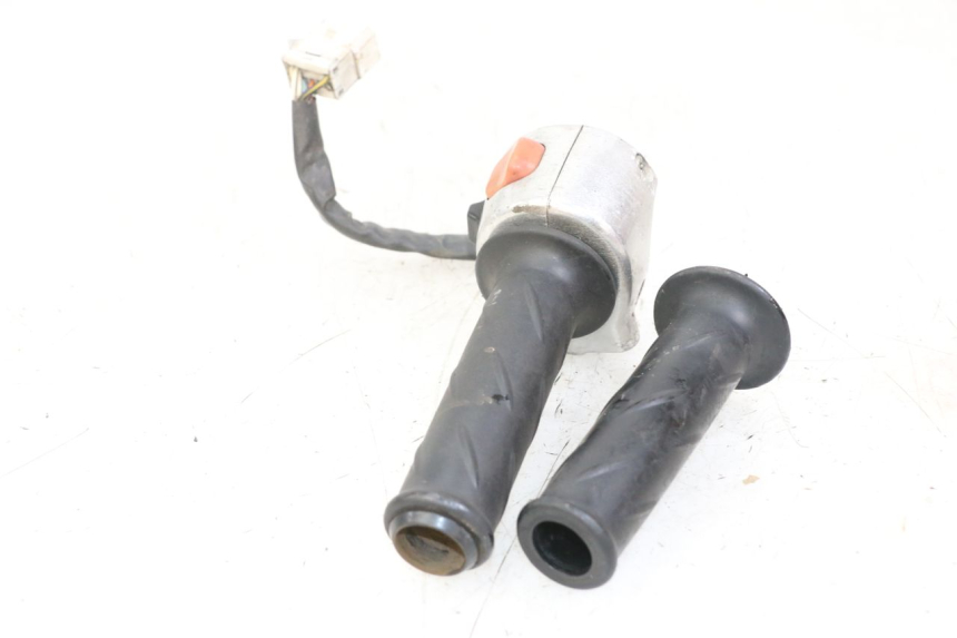 photo de COMANDO DESTRO PIAGGIO BEVERLY 125 (1998 - 2005) - Vista d'insieme del prodotto