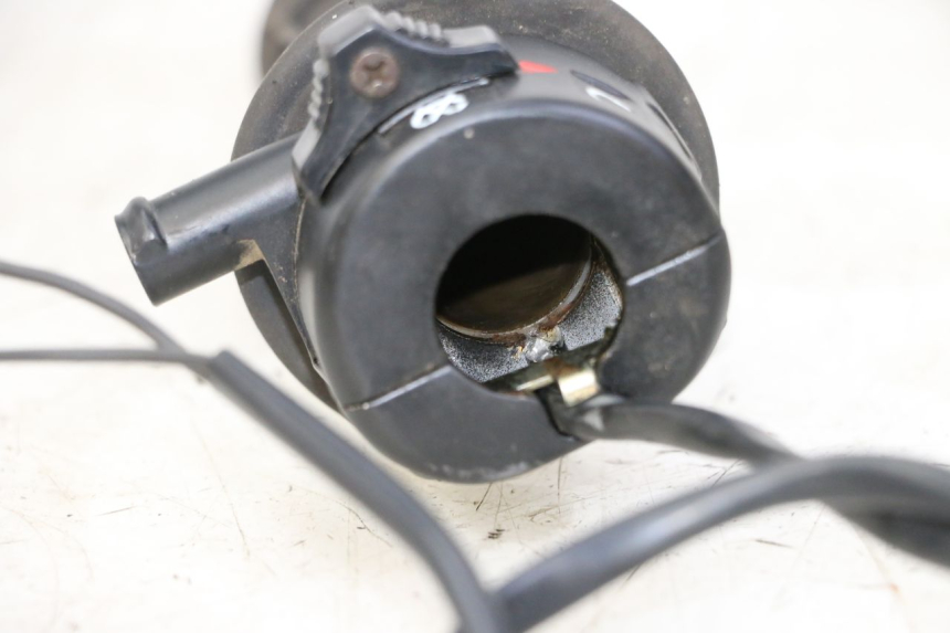 photo de MANUBRIO DESTRO YAMAHA PW 80 (1983 - 2014) - Primo piano tecnico