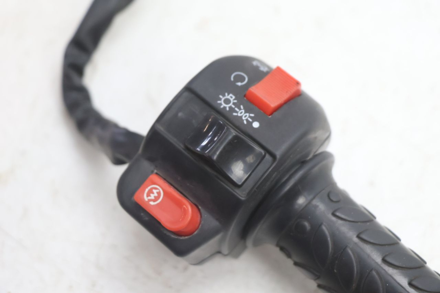 photo de COMMUTATORE DESTRO RAZZO QTR 50 (2011 - 2018) - Dettaglio del componente