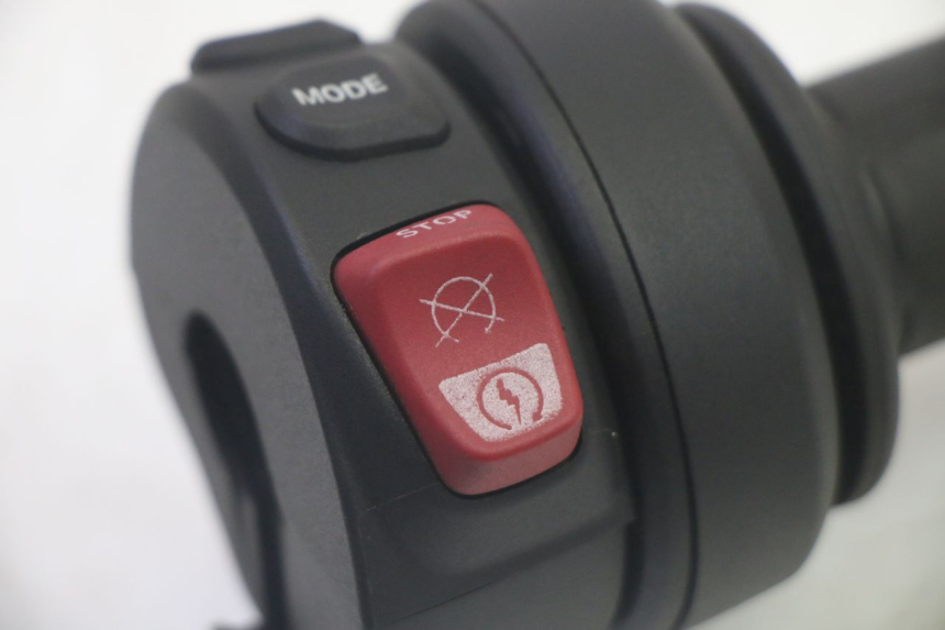 photo de COMMUTATORE DESTRO BMW R GS 1250 (2021 - 2024) - Primo piano tecnico