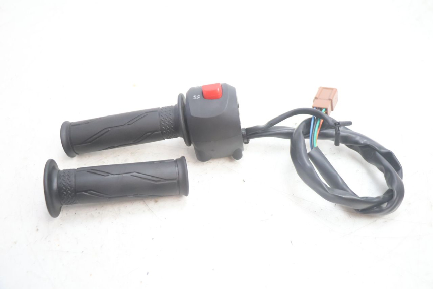 photo de COMMUTATORE DESTRO JM MOTORS R-MAX TECH 50 (2024 - 2026) - Primo piano tecnico