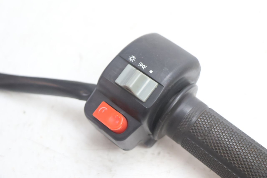 photo de COMMUTATORE DESTRO VASTRO R-ONE 4T 50 (2014 - 2022) - Zoom sullo stato d'uso