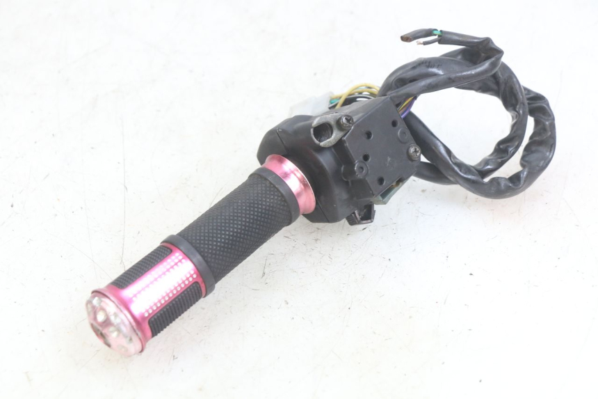 photo de MANUBRIO DESTRO YAMASAKI ROADSTER 50 (2013 - 2018) - Altra angolazione