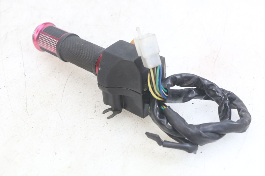 photo de MANUBRIO DESTRO YAMASAKI ROADSTER 50 (2013 - 2018) - Primo piano tecnico