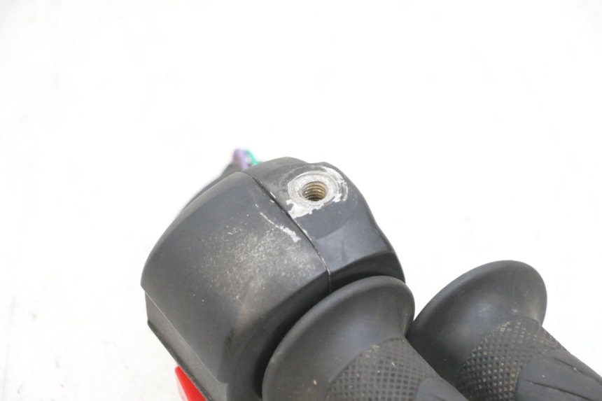 photo de MANUBRIO DESTRO TNT MOTOR ROMA 10' 4T 50 (2019 - 2022) - Stato della superficie e materiale