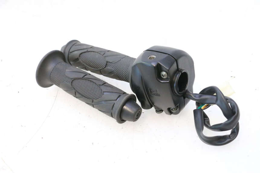 photo de MANUBRIO DESTRO TNT MOTOR ROMA 12' 2T 50 (2007 - 2018) - Dettagli dei punti di fissaggio