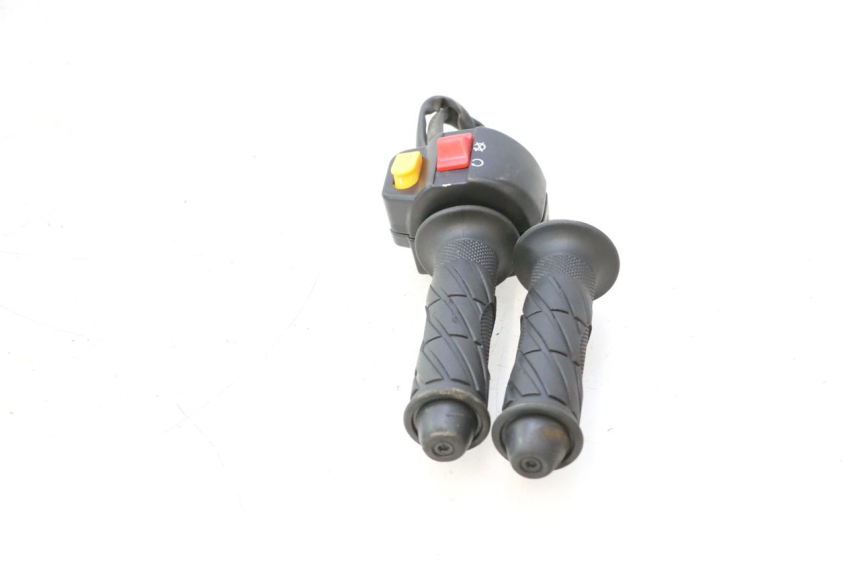 photo de MANUBRIO DESTRO TNT MOTOR ROMA 12' 2T 50 (2007 - 2018) - Dettagli dei punti di fissaggio
